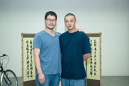 홍의정 감독과 유아인