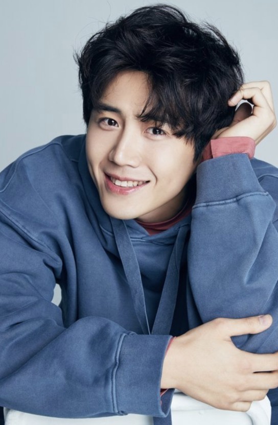 배우 김선호