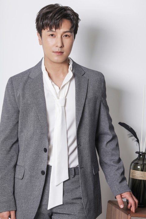 배우 김동완