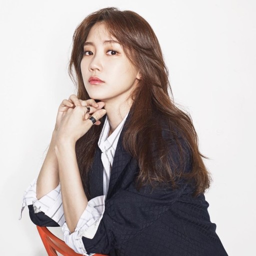 배우 신현빈