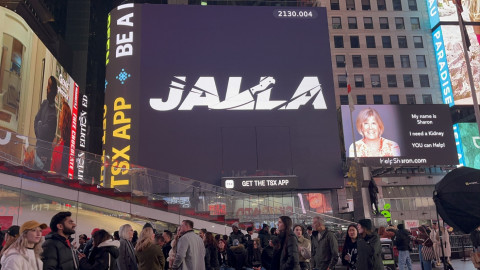 12월 2일 뉴욕 타임스퀘어에 송출된 잘라텍 광고